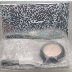 MAC LE HOLIDAY FIRELIT KIT (CHAMPAGNE)